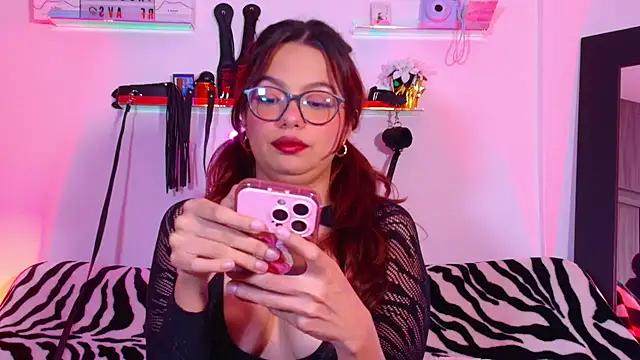 Snapshot of EmiF26 chatting on 11-07-25, 02:11 EmiF26 online show from 11-07-25, 02:11