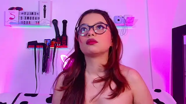 Snapshot of EmiF26 chatting on 11-22-25, 11:59 EmiF26 online show from 11-22-25, 11:59