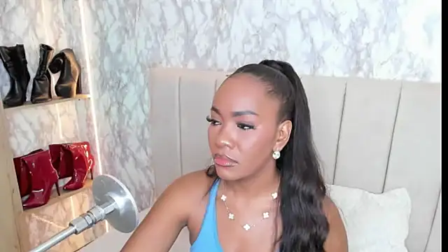 Snapshot of whiitneyfox chatting on 10-27-25, 09:41 whiitneyfox online show from 10-27-25, 09:41