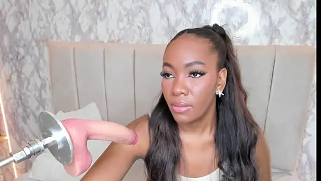 Snapshot of whiitneyfox chatting on 11-03-25, 09:38 whiitneyfox online show from 11-03-25, 09:38