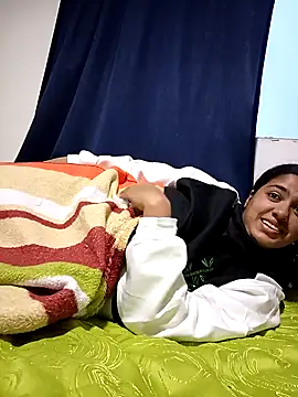 Snapshot of cleo_lincy13 chatting on 01-03-25, 11:01 cleo lincy13 online show from 01-03-25, 11:01