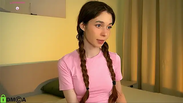 Snapshot of LittleOriana chatting on 01-30-25, 06:43 LittleOriana online show from 01-30-25, 06:43