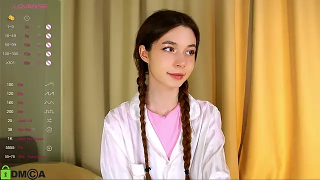 Snapshot of LittleOriana chatting on 02-09-25, 10:11 LittleOriana online show from 02-09-25, 10:11