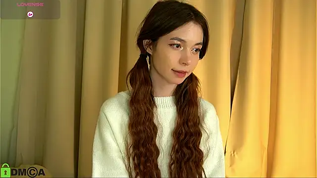 Snapshot of LittleOriana chatting on 02-14-25, 02:39 LittleOriana online show from 02-14-25, 02:39