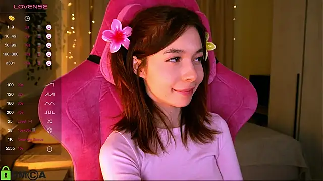 Snapshot of LittleOriana chatting on 03-06-25, 01:48 LittleOriana online show from 03-06-25, 01:48