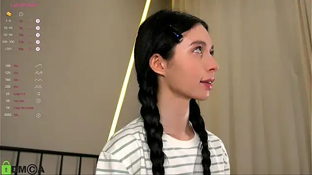 Snapshot of LittleOriana chatting on 10-09-25, 02:31 LittleOriana online show from 10-09-25, 02:31