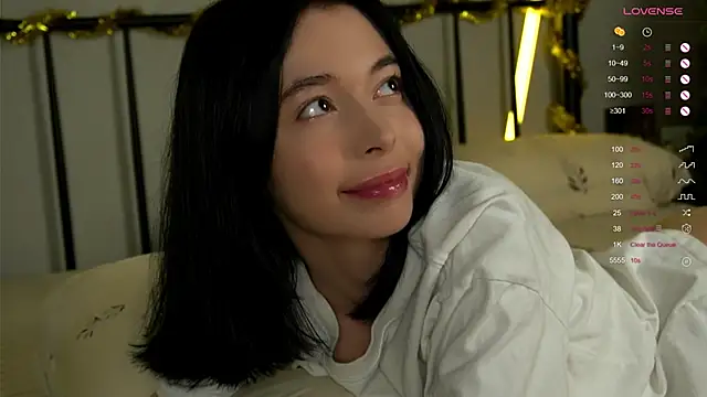 LittleOriana online show from 12-19-25, 05:25