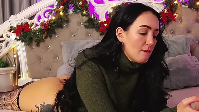 KimKhallifa online show from 12-18-25, 05:13