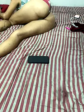 Snapshot of casalhot2533 chatting on 11-18-25, 04:11 casalhot2533 online show from 11-18-25, 04:11