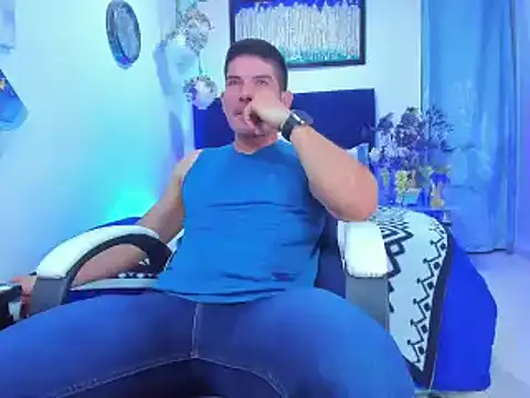 Snapshot of Andrewstelle_coleman chatting on 03-12-25, 12:15 Andrewstelle coleman online show from 03-12-25, 12:15