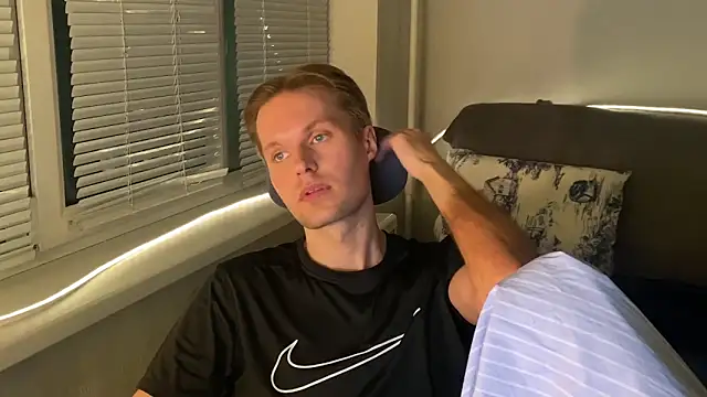 Leonnextdoor online show from 01-15-26, 06:55