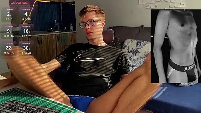 Leonnextdoor online show from 02-28-26, 07:53