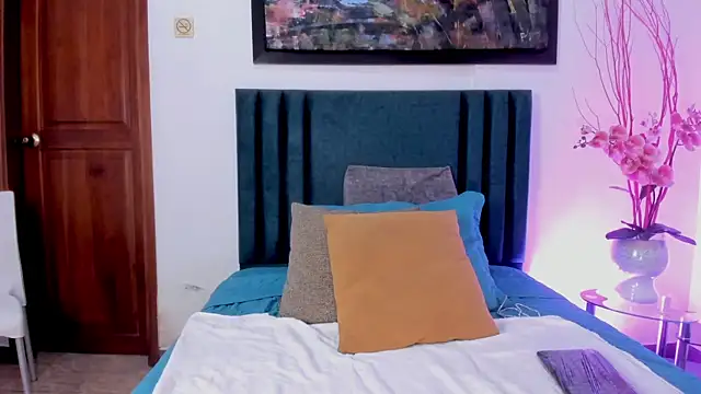 Snapshot of EloiseQuinn chatting on 01-20-25, 11:56 EloiseQuinn online show from 01-20-25, 11:56