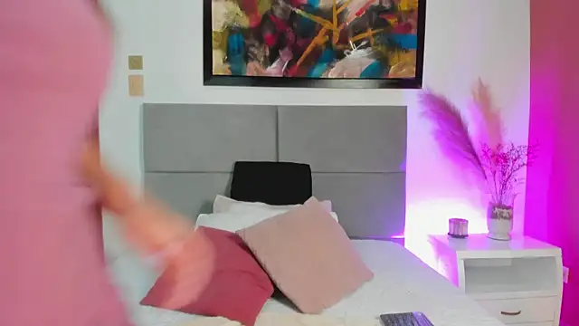 Snapshot of EloiseQuinn chatting on 02-10-25, 11:57 EloiseQuinn online show from 02-10-25, 11:57