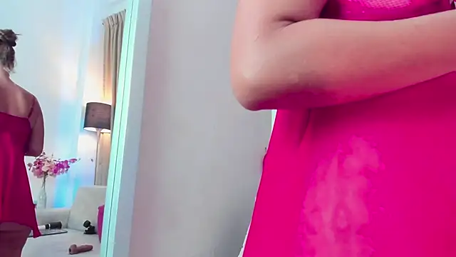 Snapshot of EloiseQuinn chatting on 02-15-25, 03:39 EloiseQuinn online show from 02-15-25, 03:39