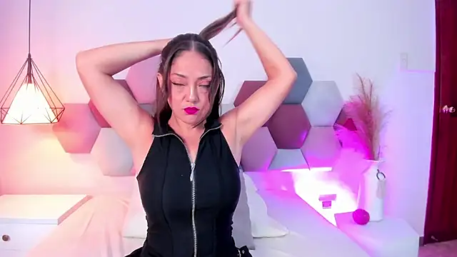 Snapshot of EloiseQuinn chatting on 09-17-25, 01:35 EloiseQuinn online show from 09-17-25, 01:35