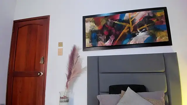 Snapshot of EloiseQuinn chatting on 10-15-25, 01:11 EloiseQuinn online show from 10-15-25, 01:11