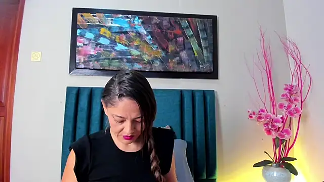 Snapshot of EloiseQuinn chatting on 10-17-25, 01:25 EloiseQuinn online show from 10-17-25, 01:25