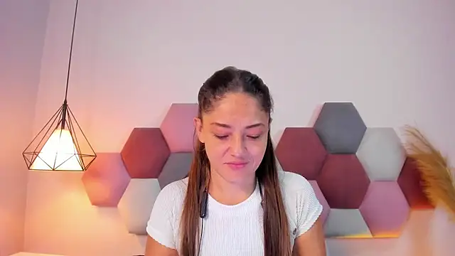 Snapshot of EloiseQuinn chatting on 10-18-25, 01:45 EloiseQuinn online show from 10-18-25, 01:45