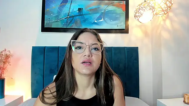 Snapshot of EloiseQuinn chatting on 10-21-25, 01:23 EloiseQuinn online show from 10-21-25, 01:23