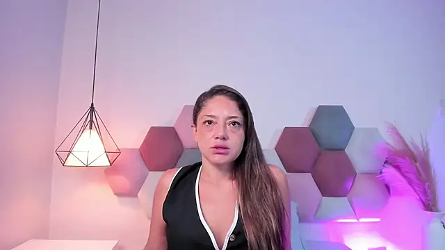 Snapshot of EloiseQuinn chatting on 10-27-25, 01:04 EloiseQuinn online show from 10-27-25, 01:04