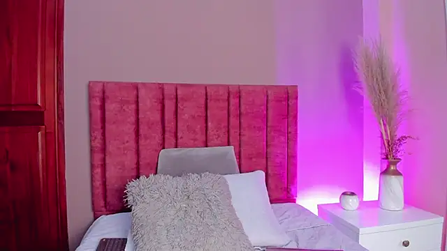 Snapshot of EloiseQuinn chatting on 11-05-25, 02:06 EloiseQuinn online show from 11-05-25, 02:06