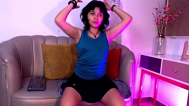 LuciaFerrero online show from 01-30-25, 06:10