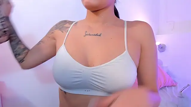 VenusEvans1 online show from 12-15-25, 04:00