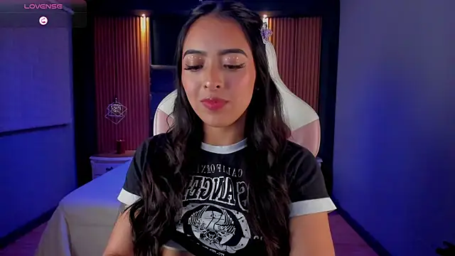 Snapshot of Camila_dupont chatting on 10-13-25, 04:34 Camila dupont online show from 10-13-25, 04:34