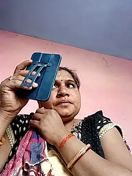 Snapshot of Aadhya_Bahri chatting on 01-18-25, 09:45 Aadhya Bahri online show from 01-18-25, 09:45