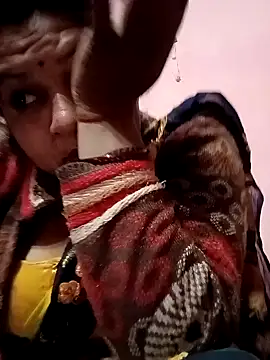 Snapshot of Aadhya_Bahri chatting on 01-31-25, 11:56 Aadhya Bahri online show from 01-31-25, 11:56