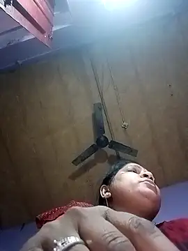 Snapshot of Aadhya_Bahri chatting on 02-19-25, 10:12 Aadhya Bahri online show from 02-19-25, 10:12
