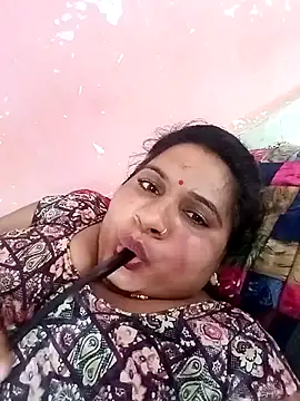 Snapshot of Aadhya_Bahri chatting on 03-11-25, 09:56 Aadhya Bahri online show from 03-11-25, 09:56