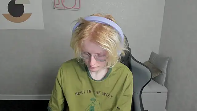 Snapshot of ElizabethHarpper chatting on 09-16-25, 12:55 ElizabethHarpper online show from 09-16-25, 12:55