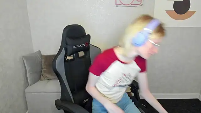 Snapshot of ElizabethHarpper chatting on 09-22-25, 01:07 ElizabethHarpper online show from 09-22-25, 01:07