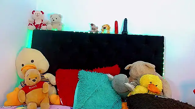 Snapshot of Alextwink chatting on 10-23-25, 11:46 Alextwink online show from 10-23-25, 11:46