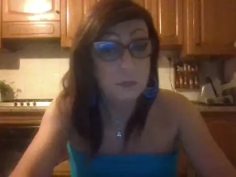 Snapshot of Tiabet chatting on 12-04-25, 10:07 Tiabet online show from 12-04-25, 10:07