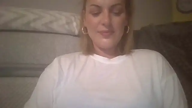 Snapshot of Gigi-Honey chatting on 09-19-25, 08:53 Gigi-Honey online show from 09-19-25, 08:53