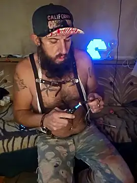 StruggleSnuggles online show from 11-17-25, 05:35