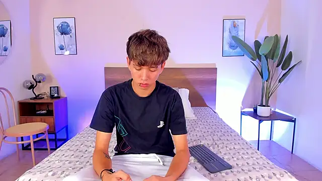 Snapshot of Brian-Ausslos chatting on 11-25-25, 04:56 Brian-Ausslos online show from 11-25-25, 04:56