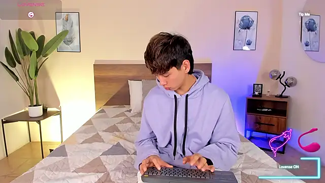 Snapshot of Brian-Ausslos chatting on 12-04-25, 04:55 Brian-Ausslos online show from 12-04-25, 04:55