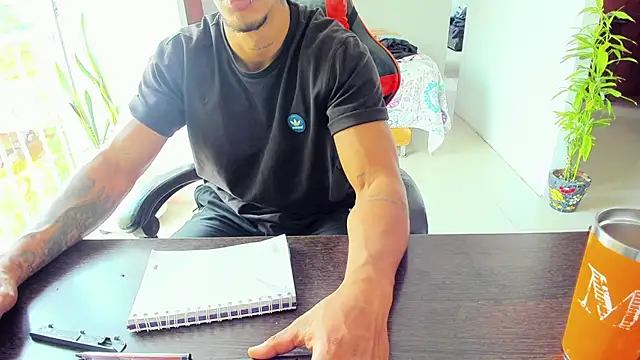 Snapshot of Adam_Valenciia chatting on 10-17-25, 04:09 Adam Valenciia online show from 10-17-25, 04:09