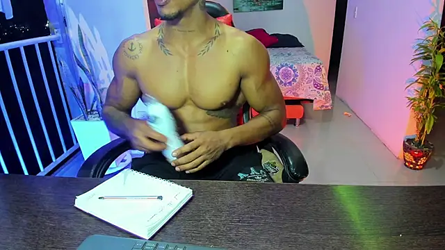 Snapshot of Adam_Valenciia chatting on 10-19-25, 02:01 Adam Valenciia online show from 10-19-25, 02:01