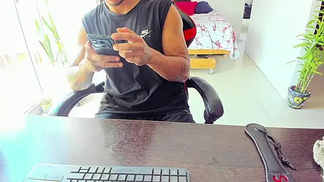 Snapshot of Adam_Valenciia chatting on 10-21-25, 03:46 Adam Valenciia online show from 10-21-25, 03:46