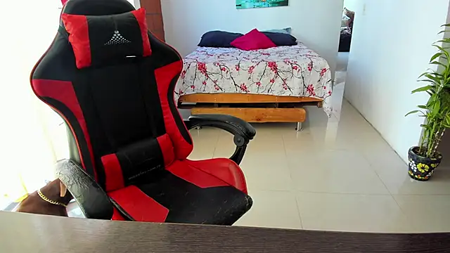 Snapshot of Adam_Valenciia chatting on 10-24-25, 03:41 Adam Valenciia online show from 10-24-25, 03:41