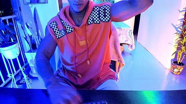 Snapshot of Adam_Valenciia chatting on 11-07-25, 04:45 Adam Valenciia online show from 11-07-25, 04:45