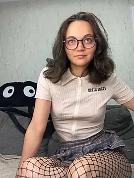 Snapshot of TheYourL chatting on 09-19-25, 09:15 TheYourL online show from 09-19-25, 09:15