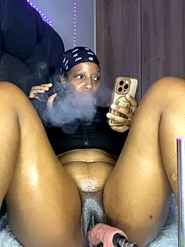 Snapshot of Thando04 chatting on 10-14-25, 06:09 Thando04 online show from 10-14-25, 06:09