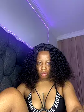 Snapshot of Thando04 chatting on 10-18-25, 06:19 Thando04 online show from 10-18-25, 06:19