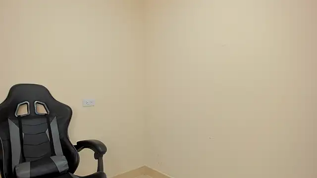 Snapshot of madisonbrunette chatting on 01-14-25, 06:45 madisonbrunette online show from 01-14-25, 06:45